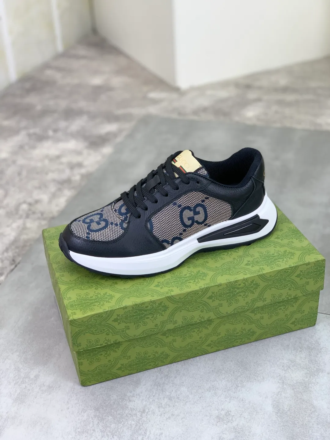 Men's shoes 💰P460💰【New model】🆘 The latest model from Gucci official website🎁Classic casual and fashionable men's shoes👟Best model💥The style is simple and elegant, exclusive for trendy men. Unique official website latest brand elements👑Gucci original decoration, fashionable and generous, the fabric is made of original soft calfskin➕Comfortable soft pigskin lining ✅Wear-resistant rubber outsole specified on the official website_Full of elasticity, the classic model taken at the counter 🎬Color: 3️⃣colors available😍Number of codes: 38-44 (45 46 customized)